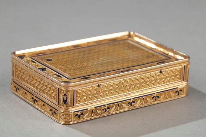 Gold snuffbox and music box by Georges Remond et Compagnie | MasterArt